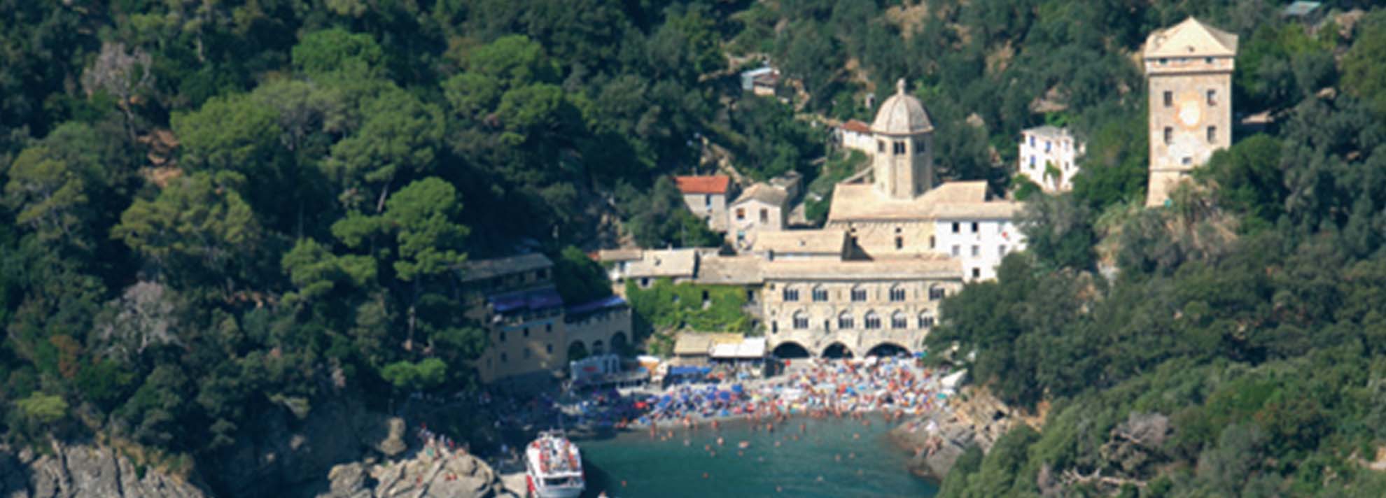 Abbazia di San Fruttuoso: luogo romantico in una baia incantata Abbazia di San Fruttuoso: luogo romantico in una baia incantata