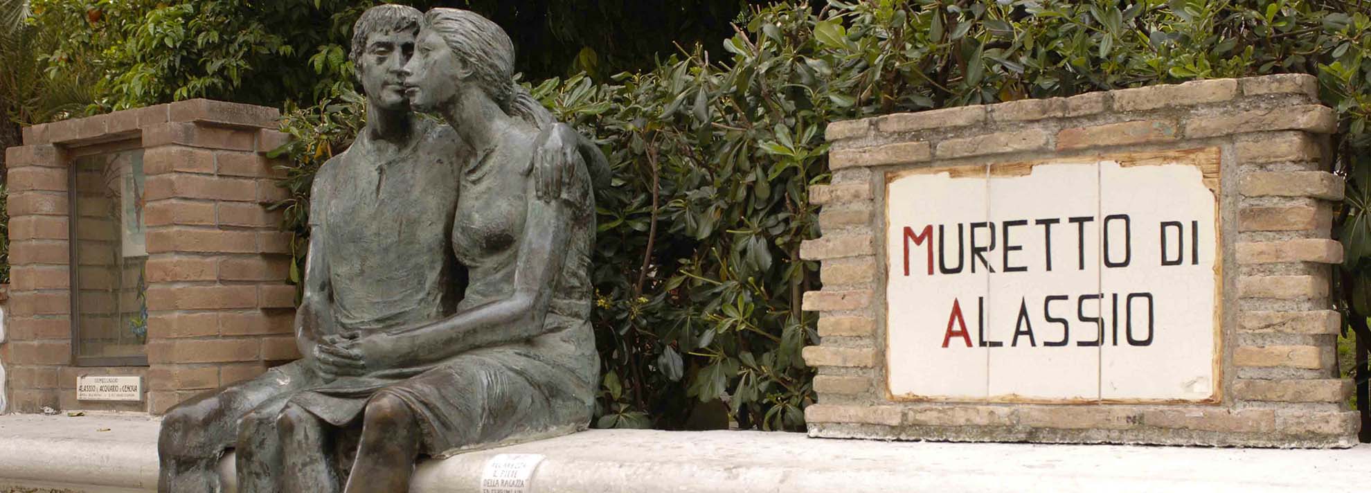 Alassio: the city of lovers. Wedding proposal on the Muretto