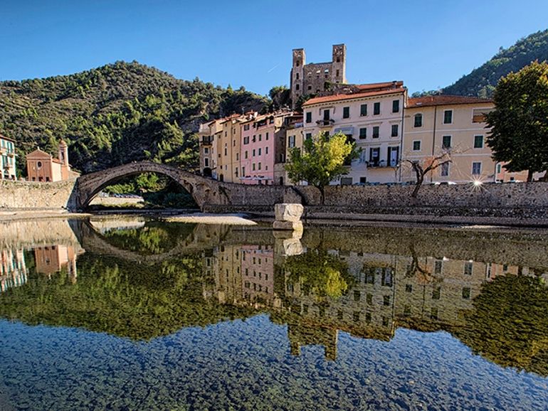 “Il luogo è superbo”: Dolceacqua vista da Monet