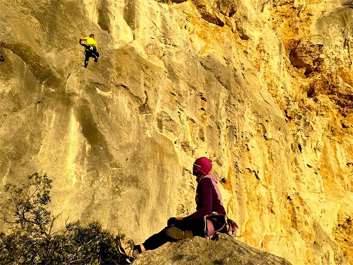 Roccia & spiaggia a Finale Ligure