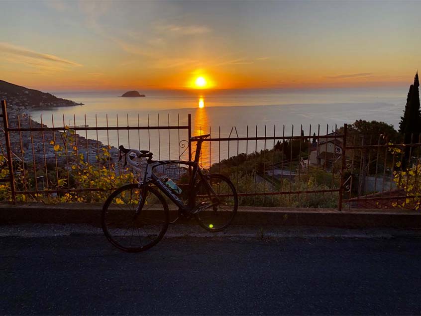 Tour sulle due ruote nel Ponente ligure.