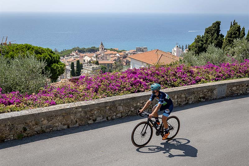 Scopri la Riviera di Ponente in e-BIKE