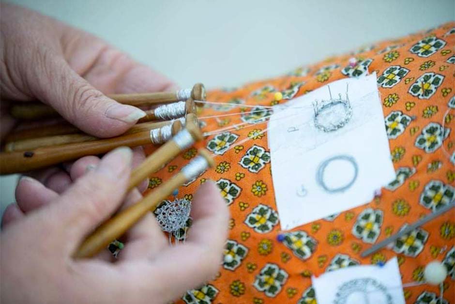 Tigullio occidentale:  Un antico Mulino, il Santuario di Montallegro, le Merlettaie e le Seterie