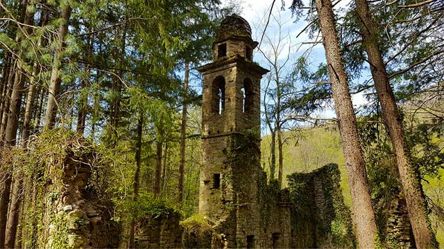Sturla Valley Trekking, from Borzone to the Giacopiane Lakes