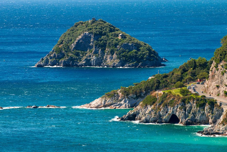 In Kayak attraverso l’Area Marina Protetta dell’Isola di Bergeggi.