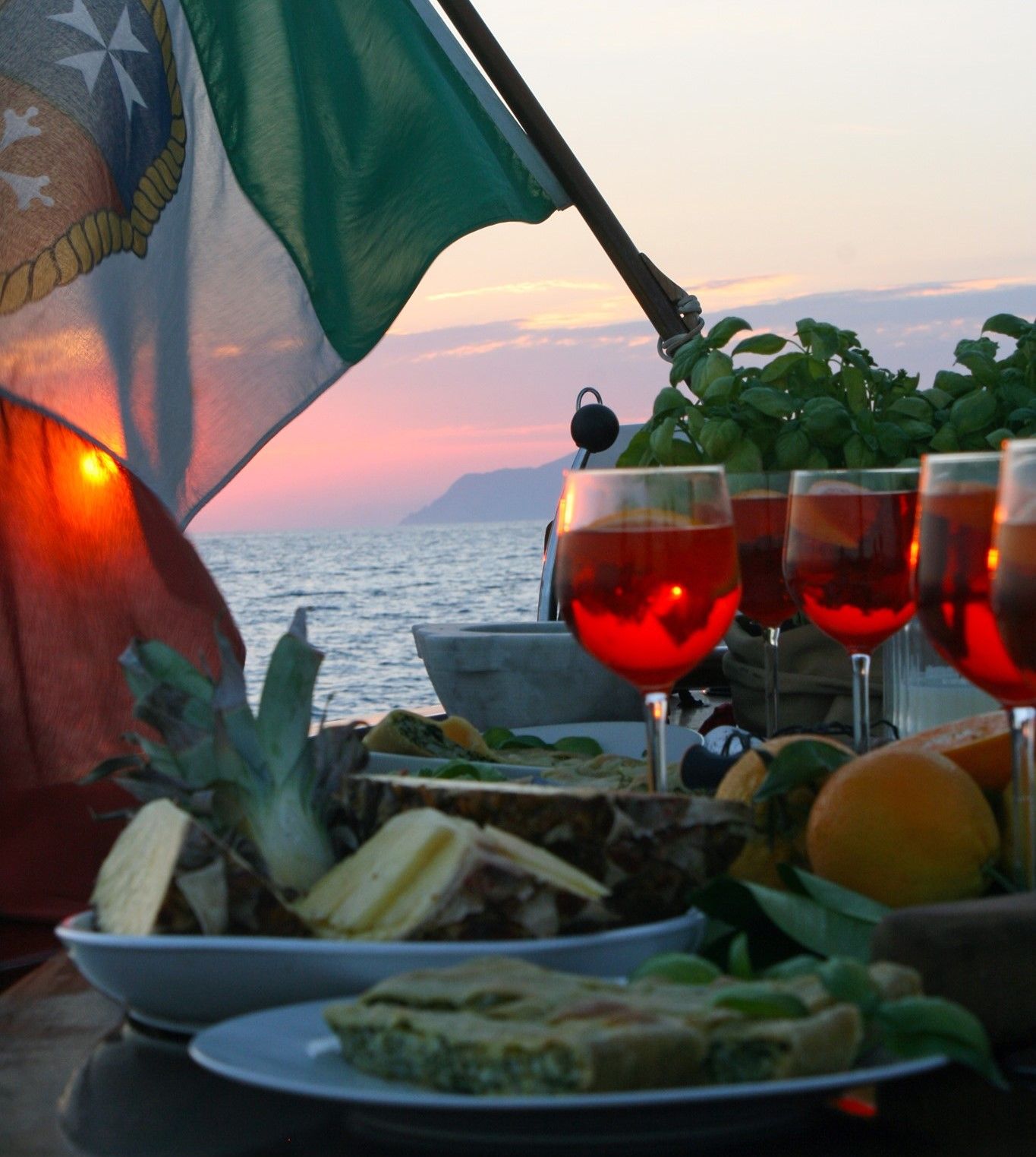 Cena al chiaro di luna, davanti alla baia di Portovenere.