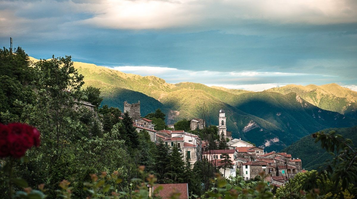 Triora e Rezzo, borghi di misteri e arte nel Parco Alpi Liguri