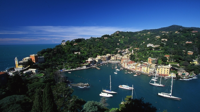 A vela verso la perla del Tigullio