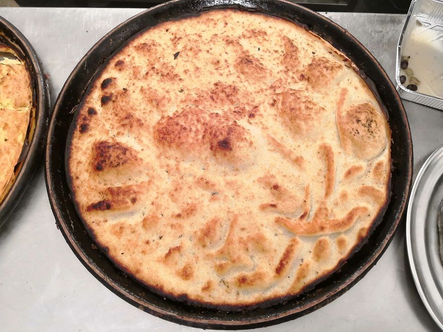 Farinata bianca (foto da pagina Fb, Vino e Farinata, Savona)